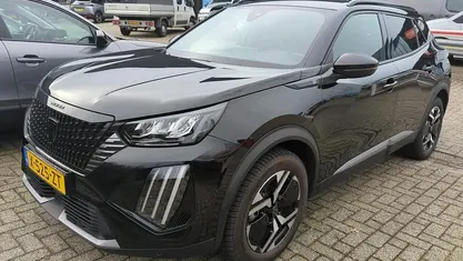 Zwart Occasion 2024 Peugeot e-2008 Allure SUV | € 25.895 (Eerlijke prijs)