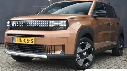 Occasion 2025 Fiat Grande Panda La Prima Hatchback | € 23.695 (Goede deal)