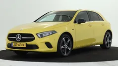 Geel Gebruikt 2022 Mercedes A250 Night Hatchback | € 29.750 (Eerlijke prijs)