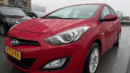 Rood Occasion 2012 Hyundai i30 Hatchback | € 4.450 (Eerlijke prijs)