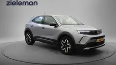 Grijs Gebruikt 2021 Opel Mokka-e Elegance SUV | € 16.845 (Eerlijke prijs)