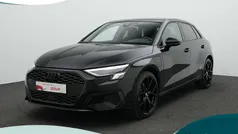 Zwart (metallic) Gebruikt 2021 Audi A3 Sportback e-tron Attraction Hatchback | € 29.900 (Eerlijke prijs)