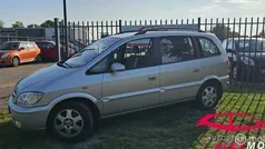 Grijs Gebruikt 2004 Opel Zafira Design Edition MPV | € 1.499 (Eerlijke prijs)