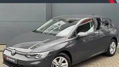 Grijs Gebruikt 2021 VW Golf VIII Life Hatchback | € 17.740 (Eerlijke prijs)