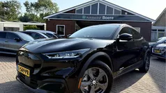 Zwart Gebruikt 2021 Ford Mustang Mach-E SUV | € 24.450 (Goede deal)