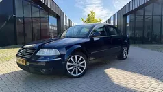 Blauw Gebruikt 2004 VW Passat Sedan | € 2.650 (Eerlijke prijs)