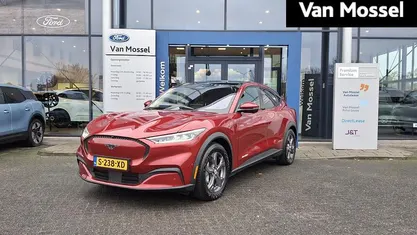Rood Gebruikt 2023 Ford Mustang Mach-E SUV | € 33.745 (Eerlijke prijs)