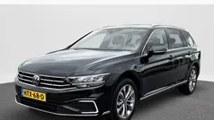 Zwart Gebruikt 2022 VW Passat Business Stationwagen | € 28.350 (Eerlijke prijs)