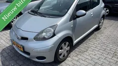 Grijs Gebruikt 2010 Toyota Aygo Cool Hatchback | € 3.250 (Eerlijke prijs)