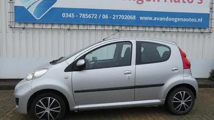Gebruikt 2010 Peugeot 107 Urban Move Hatchback | € 3.295 (Eerlijke prijs)