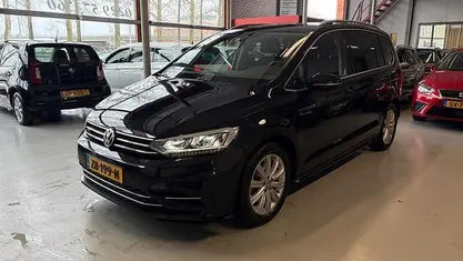 Zwart Gebruikt 2019 VW Touran Highline MPV | € 23.950 (Eerlijke prijs)