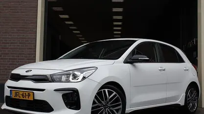 Wit (metallic) Occasion 2018 Kia Rio GT-Line Hatchback | € 11.990 (Eerlijke prijs)