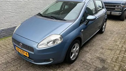 Blauw Occasion 2009 Fiat Grande Punto Lusso Hatchback | € 1.895 (Eerlijke prijs)