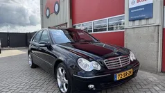 Zwart, metallic lak Gebruikt 2006 Mercedes C230 Avantgarde Sedan | € 5.475 (Eerlijke prijs)