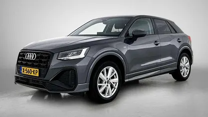 Grijs metallic Gebruikt 2023 Audi Q2 Comfort SUV | € 29.445 (Goede deal)