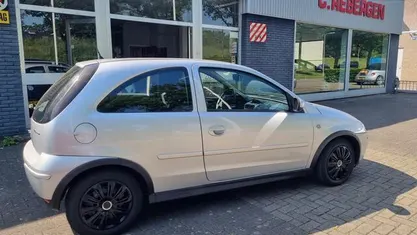 Occasion 2005 Opel Corsa Essentia Hatchback | € 2.250 (Eerlijke prijs)