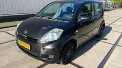 Zwart Gebruikt 2009 Daihatsu Sirion Hatchback | € 1.699 (Eerlijke prijs)