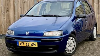 Blauw, metallic lak Gebruikt 2002 Fiat Punto Hatchback | € 1.250 (Eerlijke prijs)