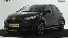 Zwart Gebruikt 2022 Toyota Yaris Hybrid Executive Hatchback | € 25.345 (Eerlijke prijs)