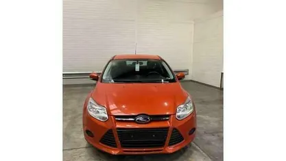 Oranje Gebruikt 2012 Ford Focus Sedan | € 4.900 (Goede deal)