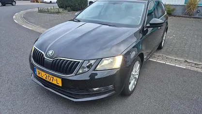 Gebruikt 2017 Skoda Octavia Ambition Stationwagen | € 7.999 (Eerlijke prijs)