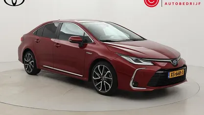 Rood Occasion 2019 Toyota Corolla Executive Sedan | € 22.499 (Eerlijke prijs)