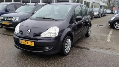 Occasion Renault Grand Modus Expression 101 PK (74 kW) 2010 Paars, metallic lak MPV