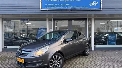 Grijs Occasion 2011 Opel Corsa Color Edition Hatchback | € 2.750 (Goede deal)
