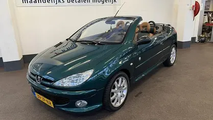 Groen Gebruikt 2002 Peugeot 206 CC Roland Garros Cabriolet | € 2.950 (Eerlijke prijs)