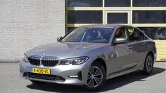 Grijs, metallic lak Gebruikt 2021 BMW 318 Executive Sedan | € 22.950 (Super prijs)