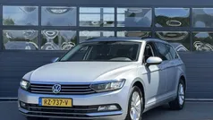 Grijs, metallic lak Gebruikt 2018 VW Passat Comfortline Stationwagen | € 18.450 (Eerlijke prijs)