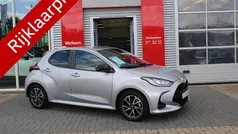 Grijs Gebruikt 2024 Toyota Yaris Hybrid Executive Hatchback | € 26.900 (Eerlijke prijs)