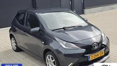 Grijs Gebruikt 2015 Toyota Aygo X-play Hatchback | € 6.199 (Eerlijke prijs)