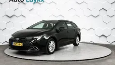 Zwart Nieuw 2024 Toyota Corolla Hybrid Active Stationwagen | € 33.940 (Goede deal)