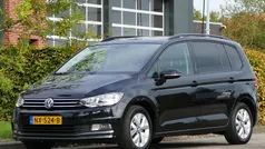 Zwart Gebruikt 2017 VW Touran Comfortline MPV | € 17.950 (Eerlijke prijs)