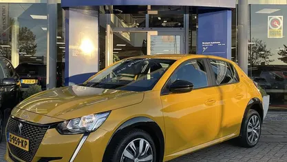 Geel Occasion 2022 Peugeot e-208 Active Hatchback | € 14.950 (Eerlijke prijs)