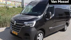 Zwart nacre 676 Gebruikt 2023 Renault Master Van | € 24.930 (Eerlijke prijs)