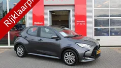 Grijs Gebruikt 2023 Toyota Yaris Hybrid Limited Hatchback | € 24.900 (Eerlijke prijs)