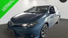 Blauw Gebruikt 2015 Toyota Auris Executive Hatchback | € 14.945 (Goede deal)