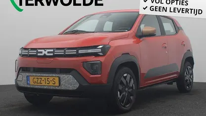 Rood, metallic lak Gebruikt 2025 Dacia Spring Extreme Hatchback | € 16.945 (Eerlijke prijs)