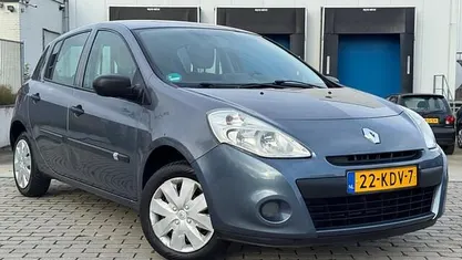 Blauw (metallic) Occasion 2009 Renault Clio R.S. Hatchback | € 1.995 (Goede deal)