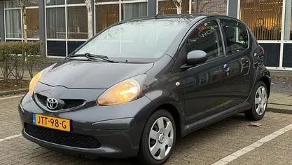 Grijs (metallic) Occasion 2006 Toyota Aygo Hatchback | € 2.700 (Eerlijke prijs)