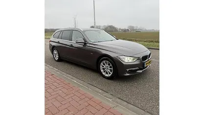 Bruin Gebruikt 2014 BMW 318 Executive Stationwagen | € 7.450 (Eerlijke prijs)