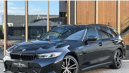 Zwart Gebruikt 2022 BMW 330e M Sport Stationwagen | € 36.600 (Eerlijke prijs)