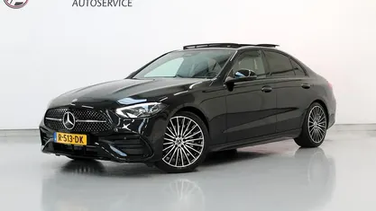 Zwart (metallic) Occasion 2022 Mercedes C180 AMG line Sedan | € 37.900 (Eerlijke prijs)