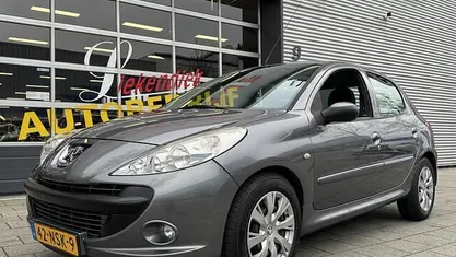 Grijs Gebruikt 2010 Peugeot 206+ Comfort Hatchback | € 2.900 (Eerlijke prijs)