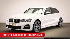 Wit Gebruikt 2020 BMW 330e M Sport Sedan | € 27.195 (Eerlijke prijs)