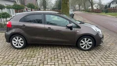 Bruin Gebruikt 2016 Kia Rio Hatchback | € 5.500 (Eerlijke prijs)