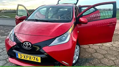 Occasion Toyota Aygo X-play 69 PK (50 kW) 2014 Rood Hatchback