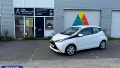Wit Gebruikt 2017 Toyota Aygo X-play Hatchback | € 6.750 (Eerlijke prijs)